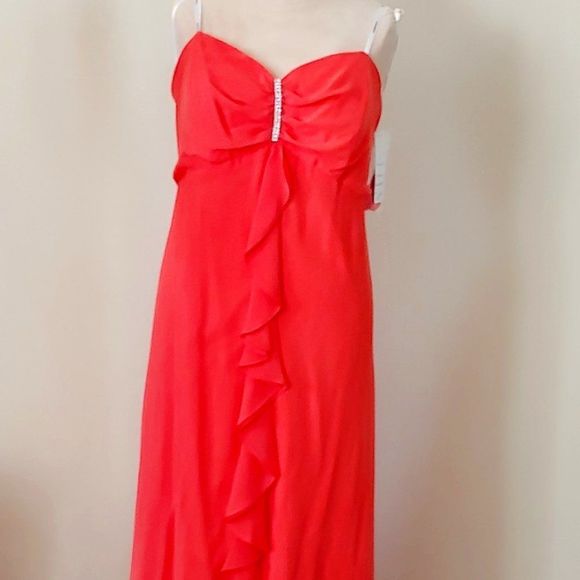 (11) NWT Beautiful Faviana Long Gown in Plus Size 24W - Picture 1 of 10